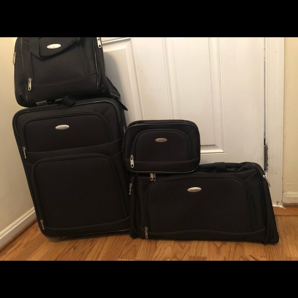 BRAND NEW 4 pc Samsonite Nobscot Luggage Set Black